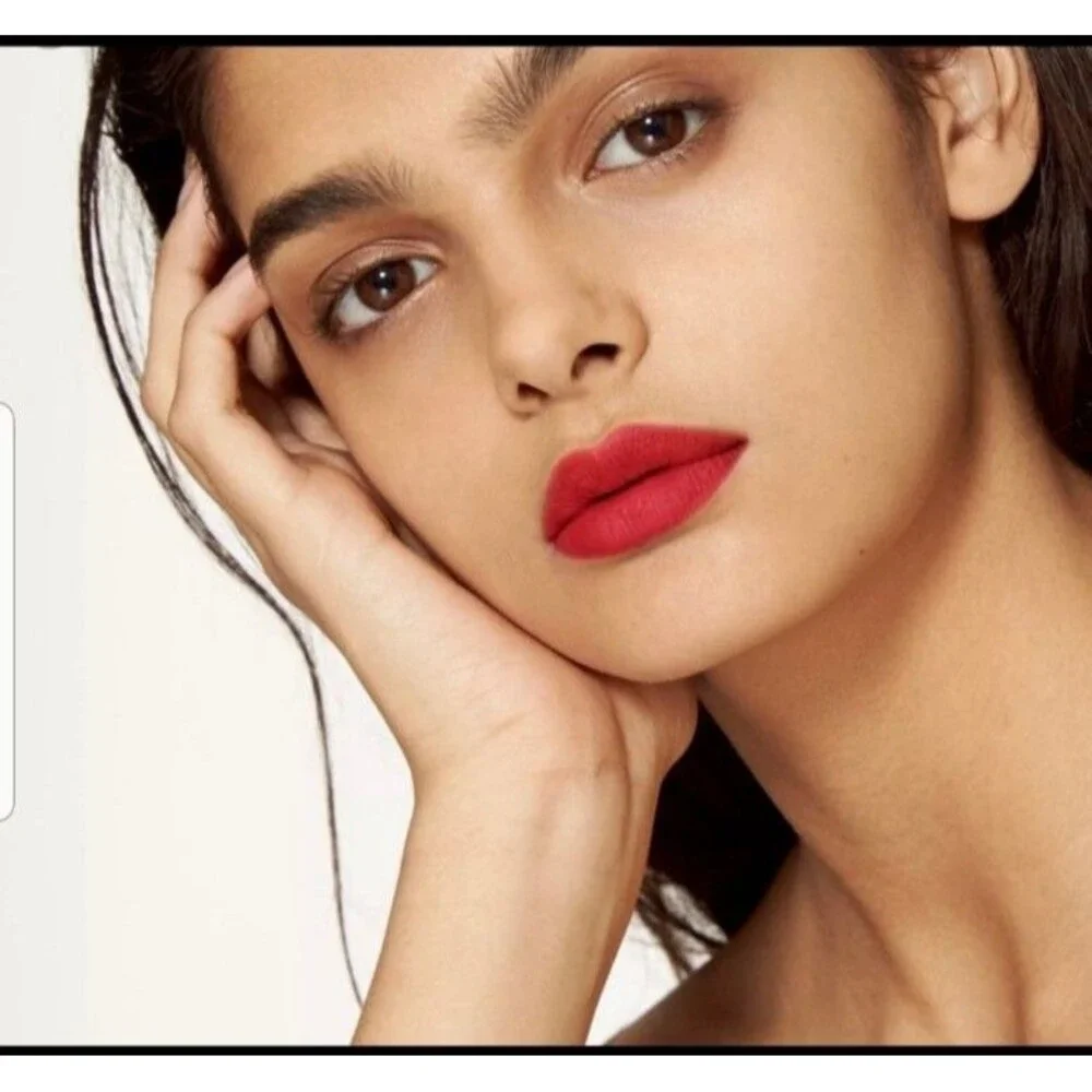 Burberry Liquid Lip Velvet – Military Red No.41 New in Box